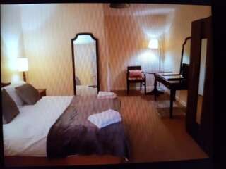 Отель Rooms at the Sportsman Daingean Трехместный номер с душем-2